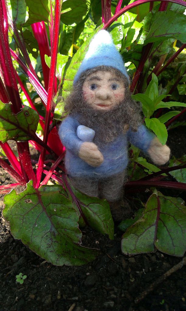 Gnome with blue lace achate