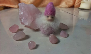 Rose quartz crystal dwarf